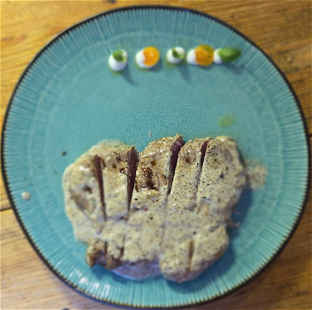 Tagliata di manzo con salsa al tartufo