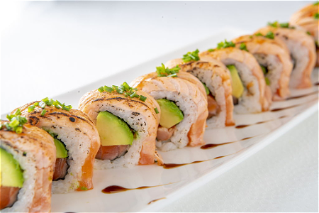 Geflambeerde salmon roll  Avocado 