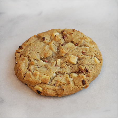 White chocolate raspberry cookie 