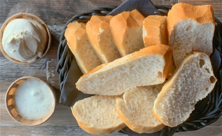 Stokbroodje Met Kruidenboter En Aioli