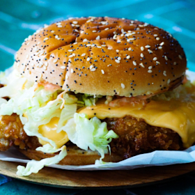 Broodje crispy kipburger cheddar