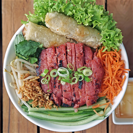 Bun Nem Nuong | Salad Bowl with Grilled Minced Pork