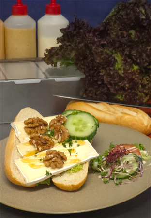 Brie met walnoot en honing