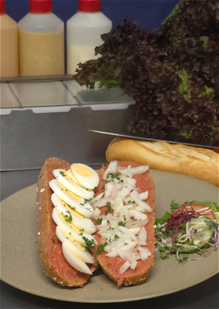Filet American met Ui & Ei