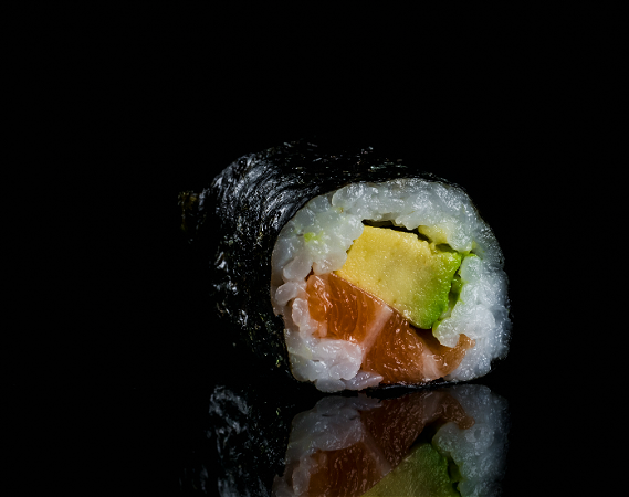 Zalm en avocado maki