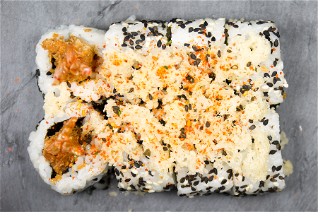 Spicy crispy fried ebi roll (4 stuks)