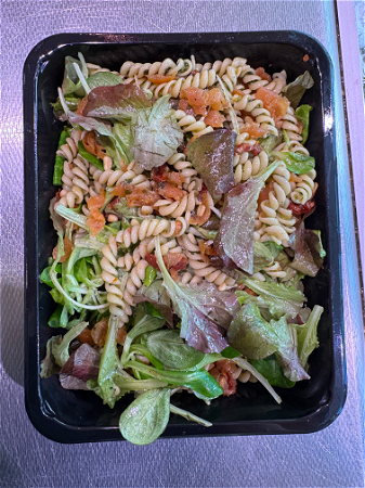 NIEUW!! Pasta pesto salade met gerookte zalm