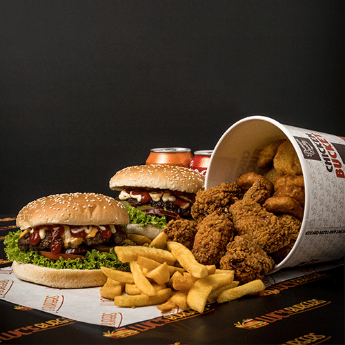 Burgermenu met steakhouse friet en chicken bucket