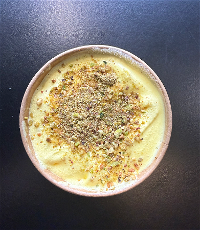 Huisgemaakt saffraan met pistache ijs