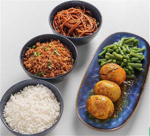 Witte rijst met kerrie ei