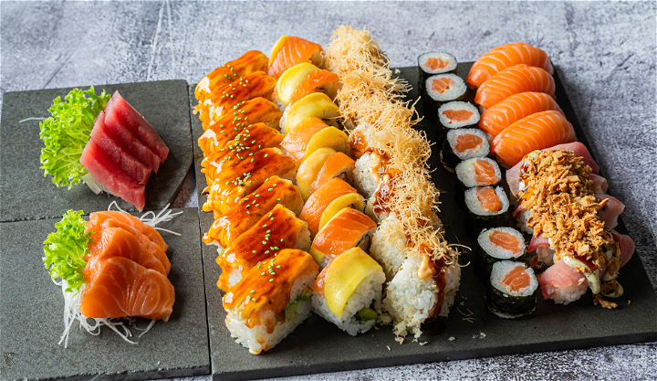 Salmon & tuna sushi BOX 48st