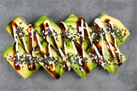 Ocean avocado roll (4 stuks)
