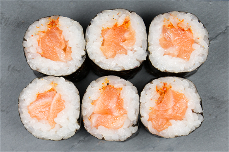 Spicy sake maki (3 stuks)