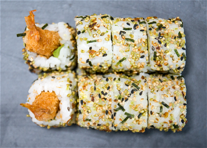Fried ebi furikake roll (4 stuks)