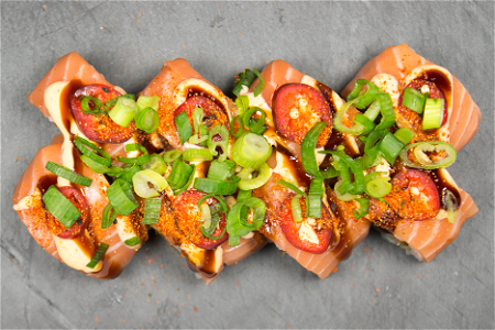 Salmon fire roll (4 stuks)