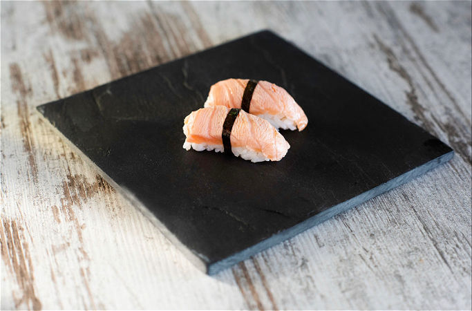 Nigiri zalm flambé (per 2)