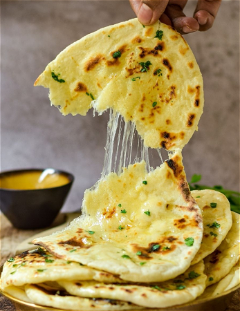 cheese garlic naan