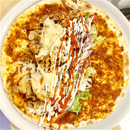 Turkse pizza met döner en kaas