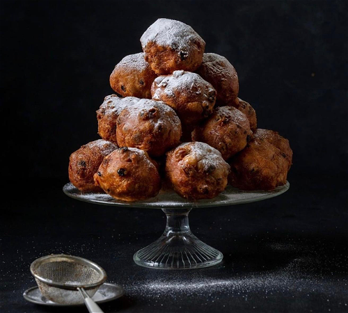 Oliebollen met krenten en rozijnen, 5 stuks.