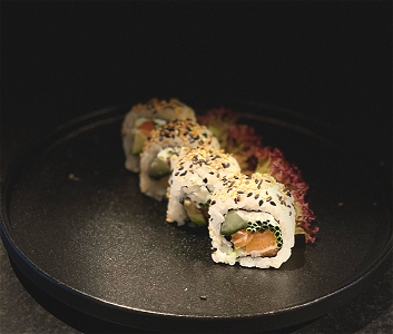Creamy salmon roll 