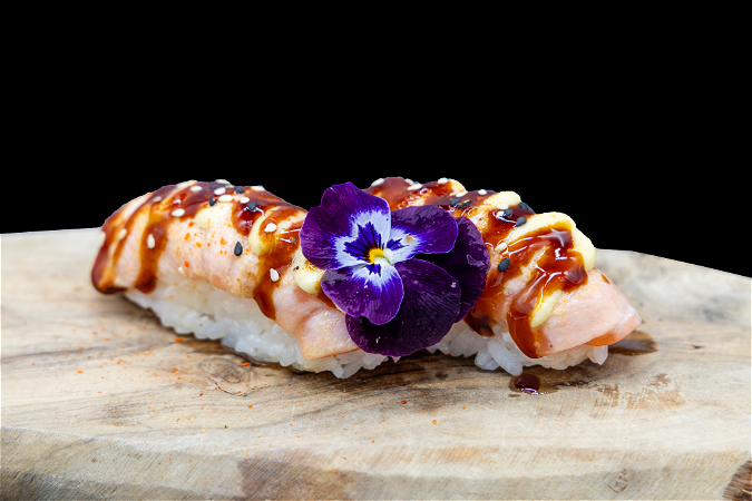 Flamed zalm nigiri 2 stk