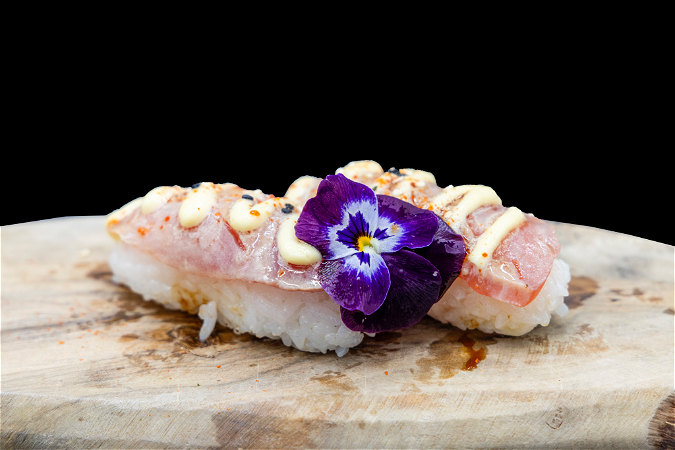 Flamed tonijn nigiri 2stk