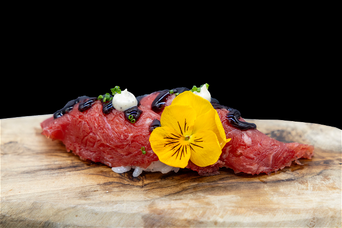 Flamed beef nigiri 2 stk