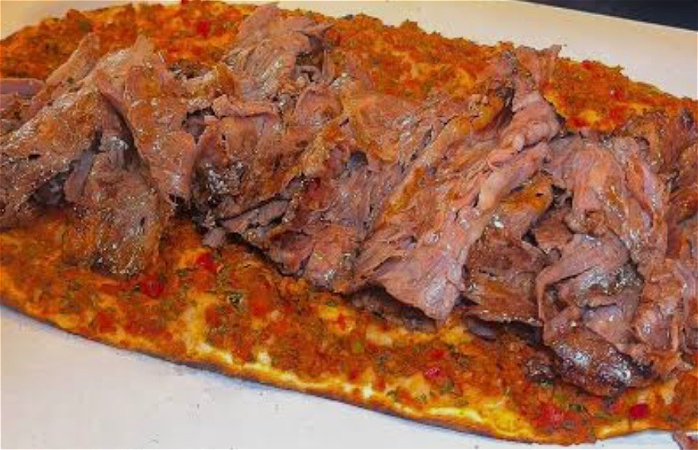 Turkse pizza  met beef doner