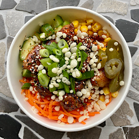 Poké bowl spicy kip