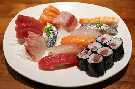Sashimi & sushi platter