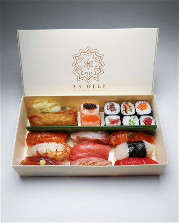 Signature Omakase Sushi Box | 1 persoons