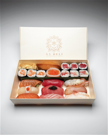 Signature Omakase Sushi Box | 1 persoons