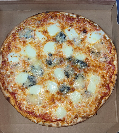 Pizza quattro formaggio