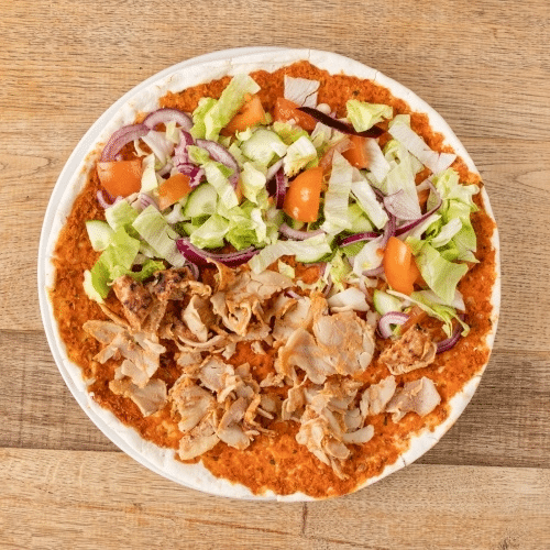 Lahmacun met döner en salade