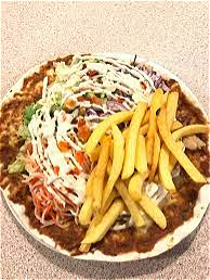 Turkse pizza, sla, saus en patat