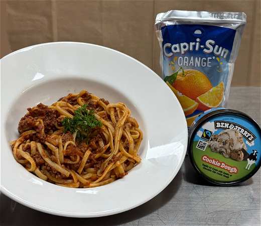 Kindermenu,  hoofdgerecht ijsje en Capri-Sun drankje