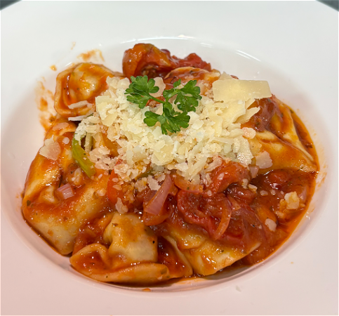 Penne all’arrabiata met knoflook rode ui en rode peper