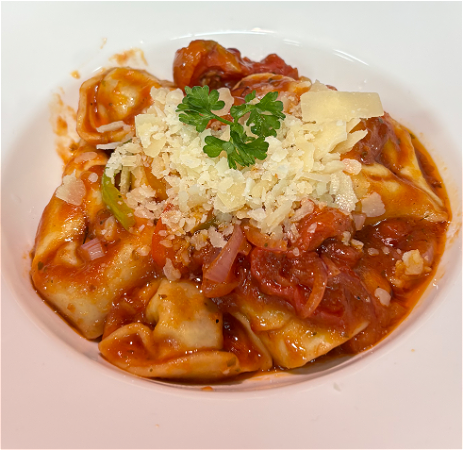 Penne all’arrabiata met knoflook rode ui en rode peper