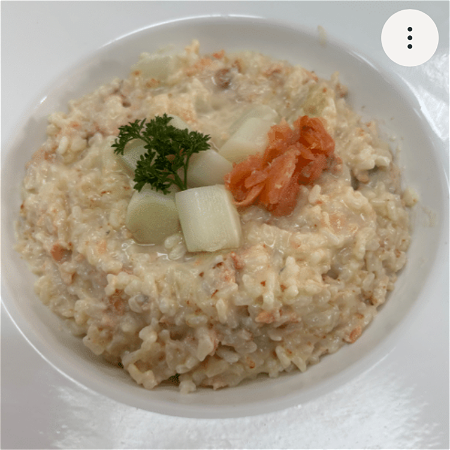 Risotto met  asperges, paprika en verse spinazie, kies zelf voor beenham, gerookte zalm of vega optie. 