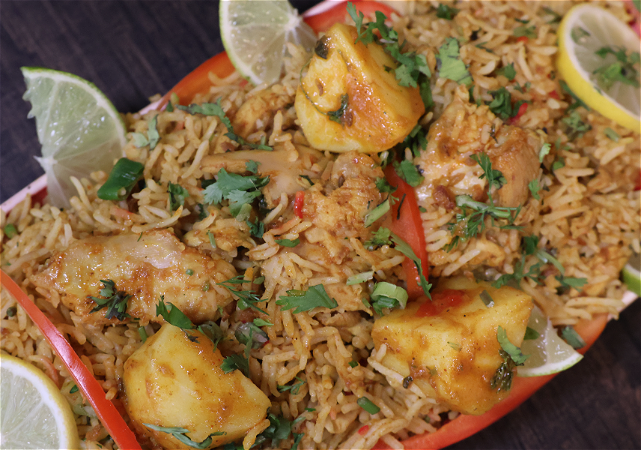 Kip en aardappelen biryani