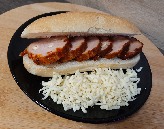 Broodje kip/kaas grillworst 
