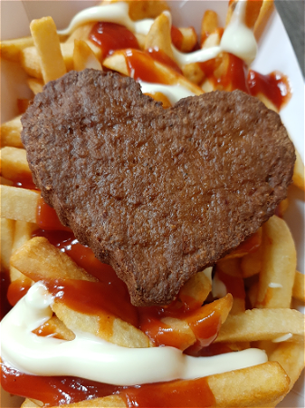 Valentijn's patat met harteburger 