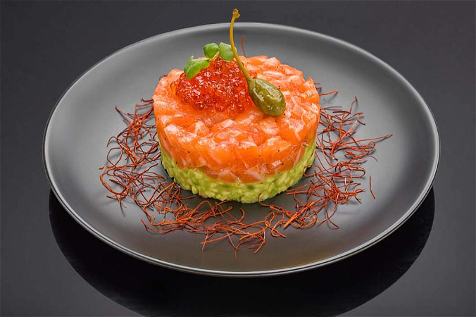 Zalm Tartaar in mosterd-honingsaus