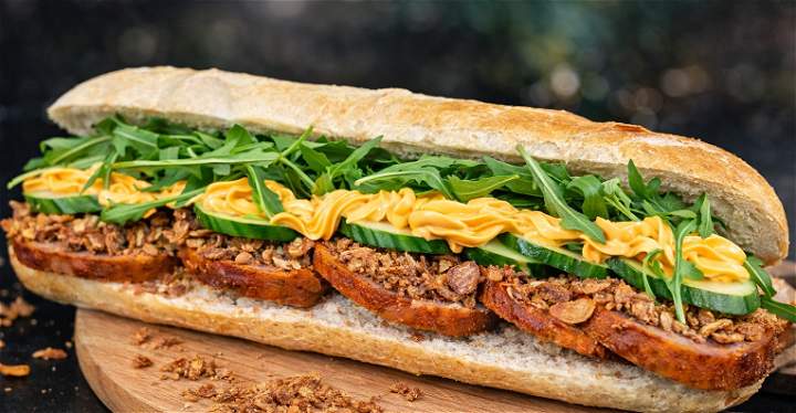 Broodje Grillworst Sriracha