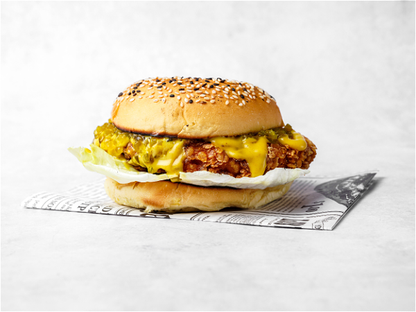 Crunchy pickle burger