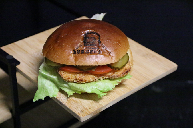 Classic Halal Chicken burger 4u