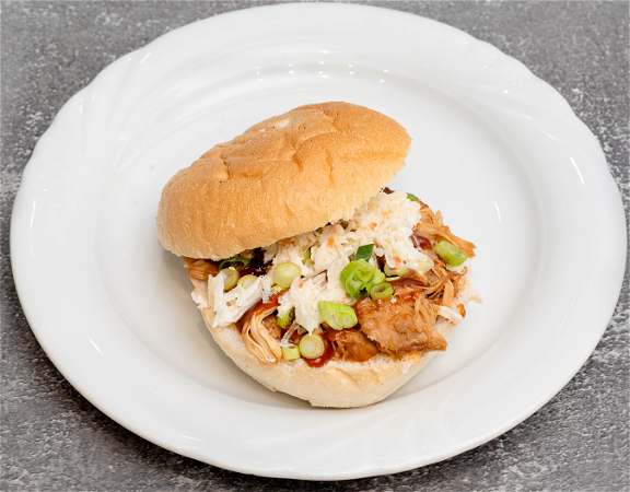 Broodje Pulled Chicken