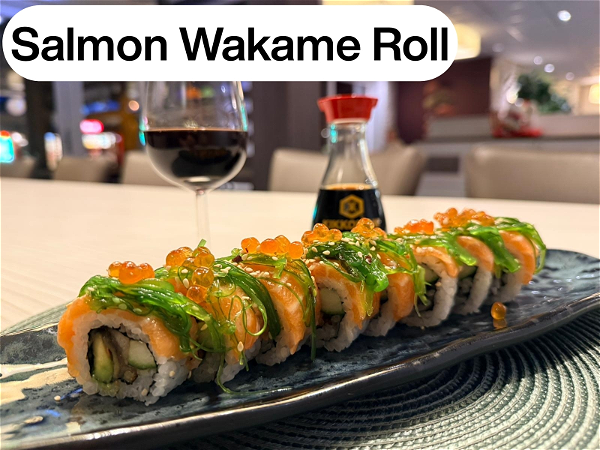 Salmon Wakame Roll