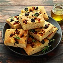 Focaccia al rosmarino e crudo ***