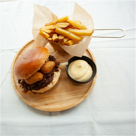 Chili cheese burger